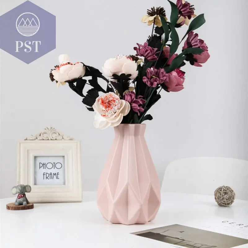 Nordic Designed Flower Vase       PST PS Tradings