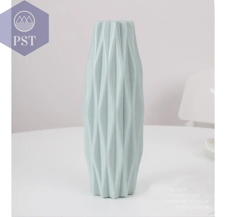 Nordic Designed Flower Vase       PST PS Tradings