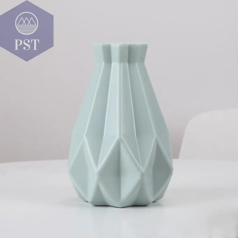 Nordic Designed Flower Vase       PST PS Tradings